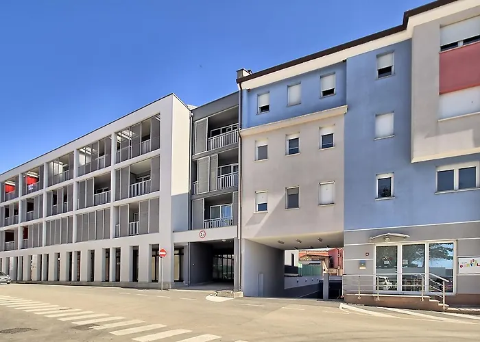 Summertime House With 아파트 우마그